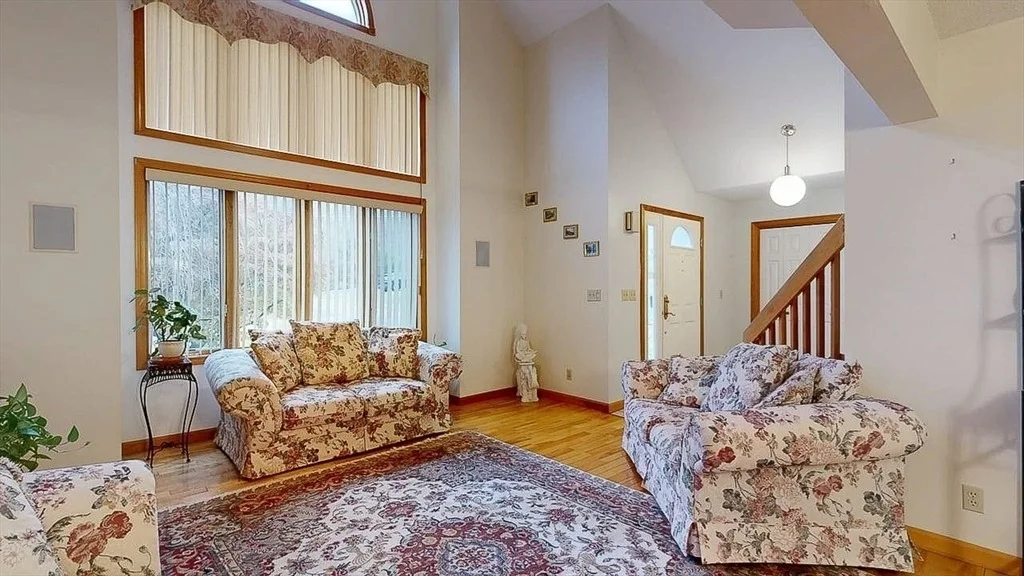 Photo of 51 Sheffield Dr