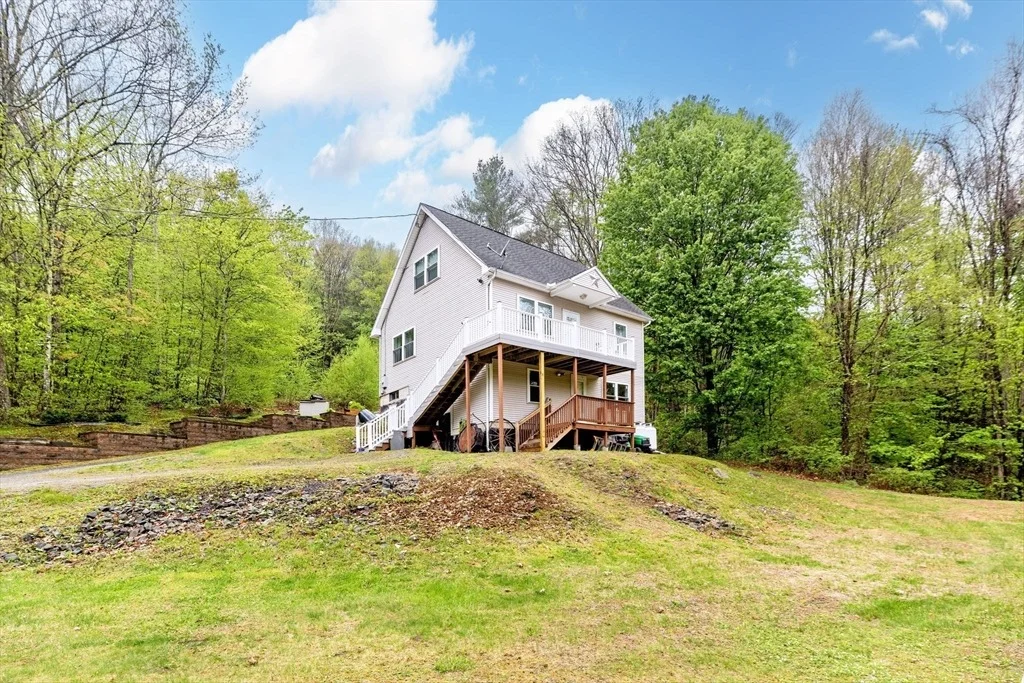 Photo of 302 Middlefield Rd