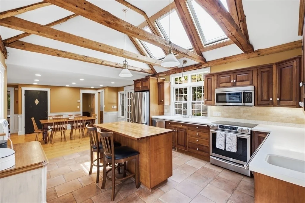 Photo of 338 Clapp Road
