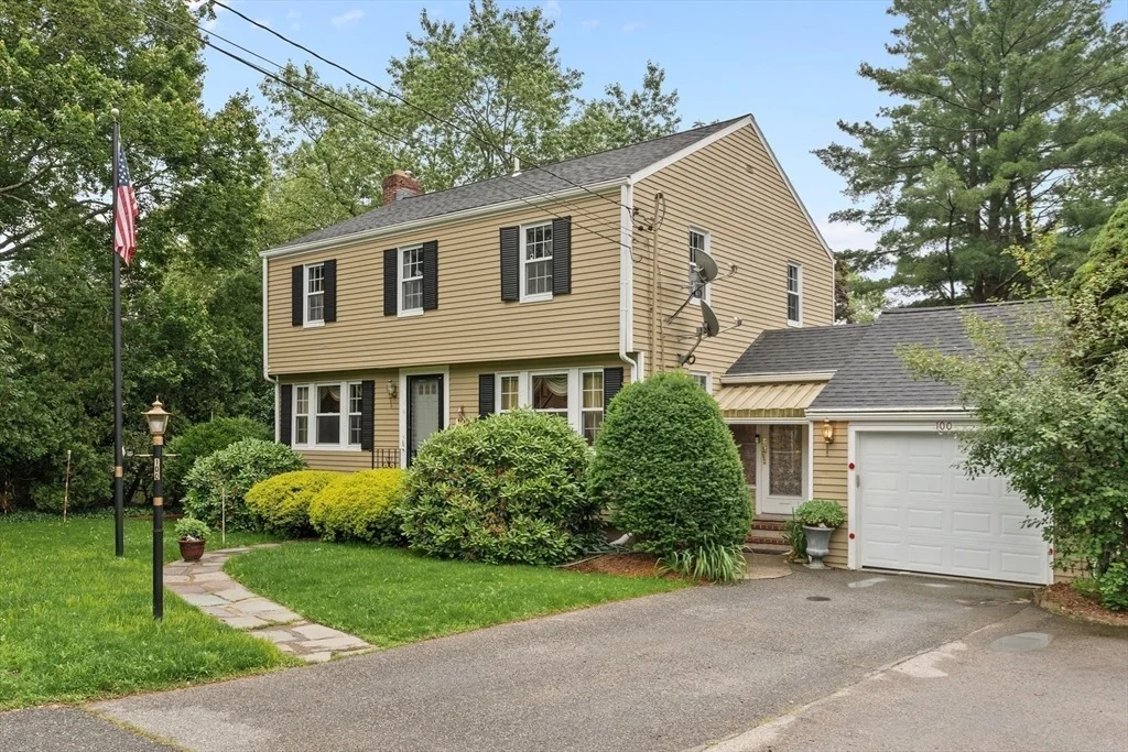 Photo of 100 Maple Street