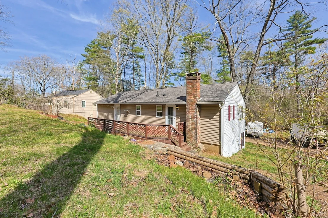 Photo of 124 Old County Road