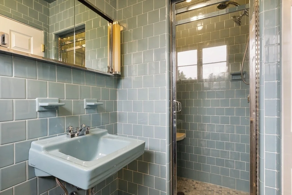 Photo of 21 Laurine Rd