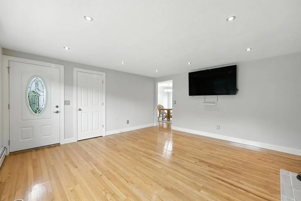 Photo of 6 Oakridge Cir