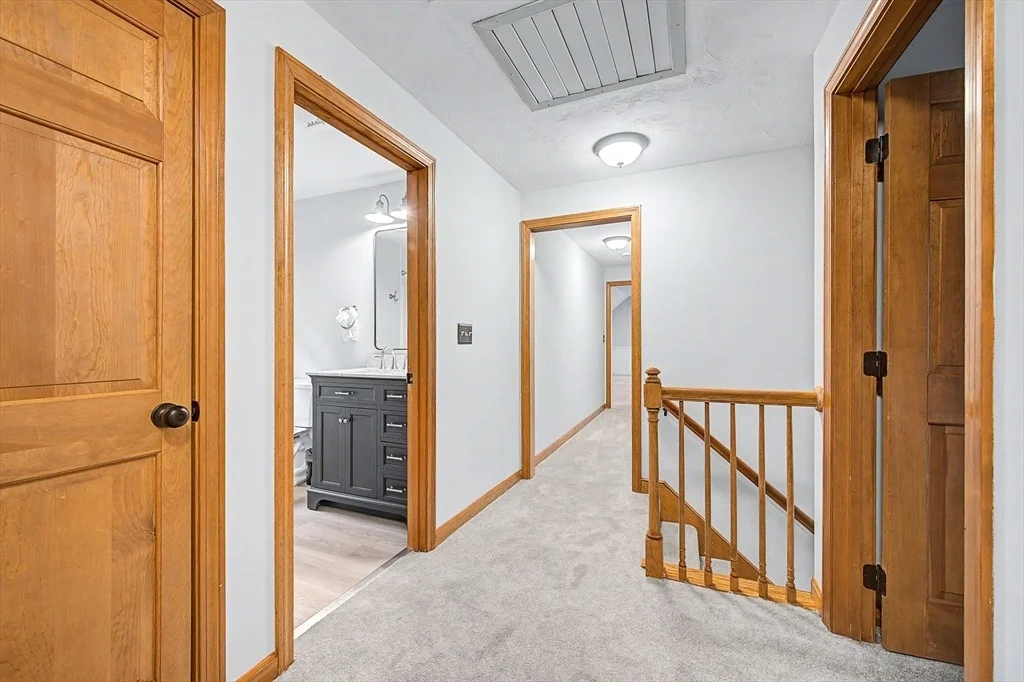 Photo of 8 Thomas Dr