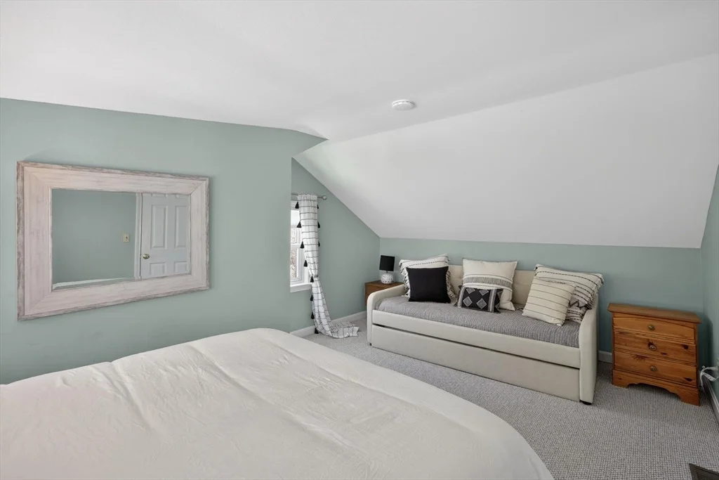 Photo of 14 Lovers Ln
