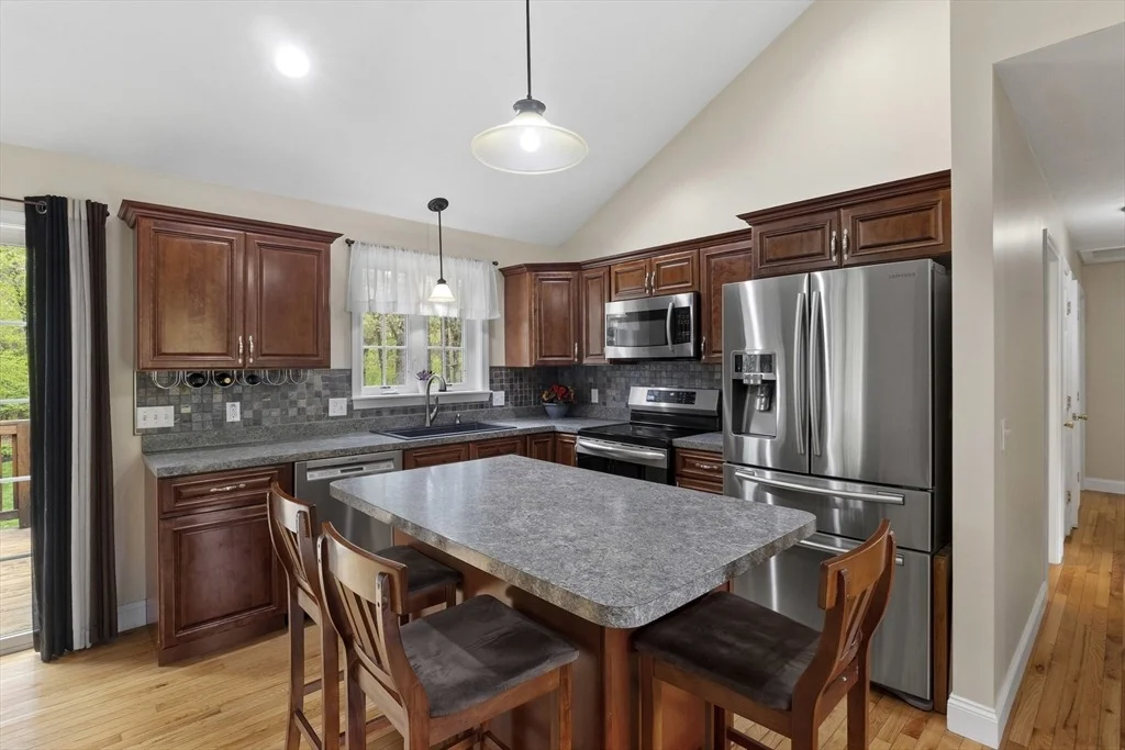 Photo of 352 Durfee St