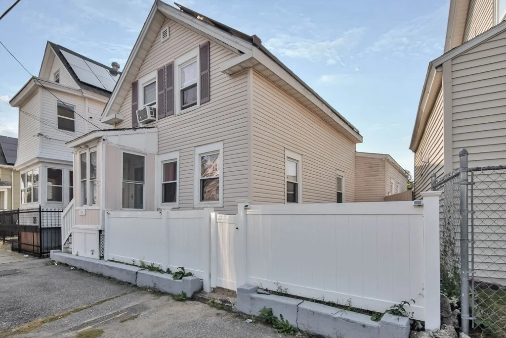 Photo of 87 Abbott St