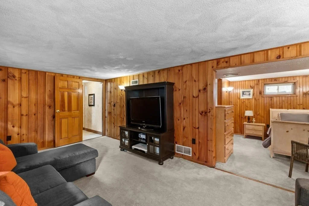 Photo of 2 Meadow Rd