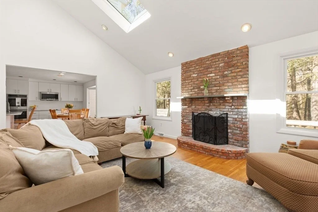 Photo of 17 Niantic Rd