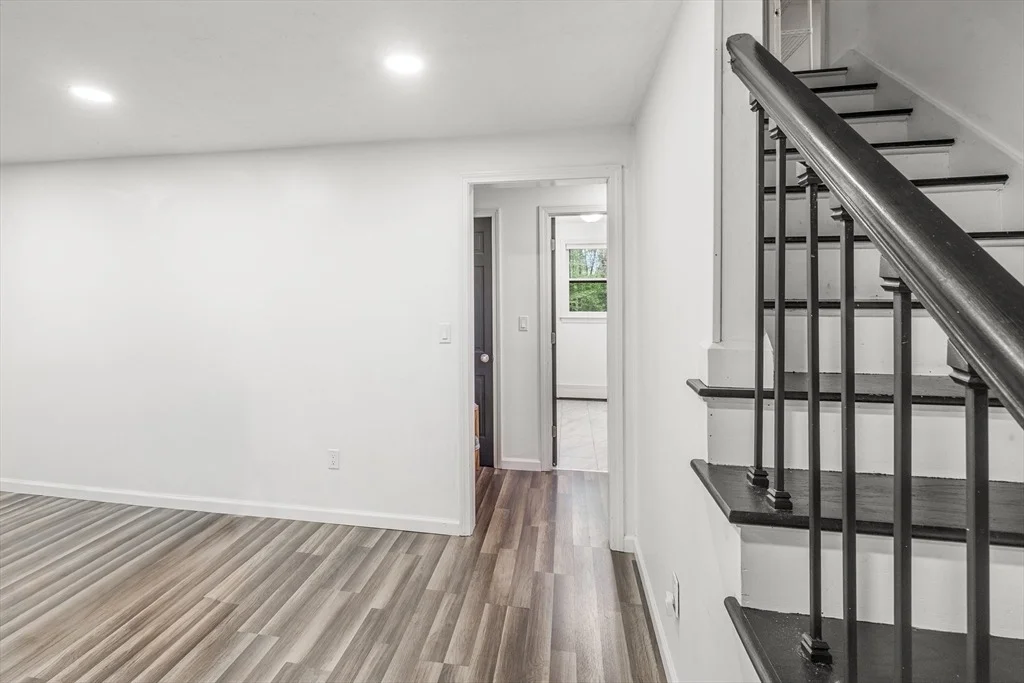 Photo of 9 Colonial Rd