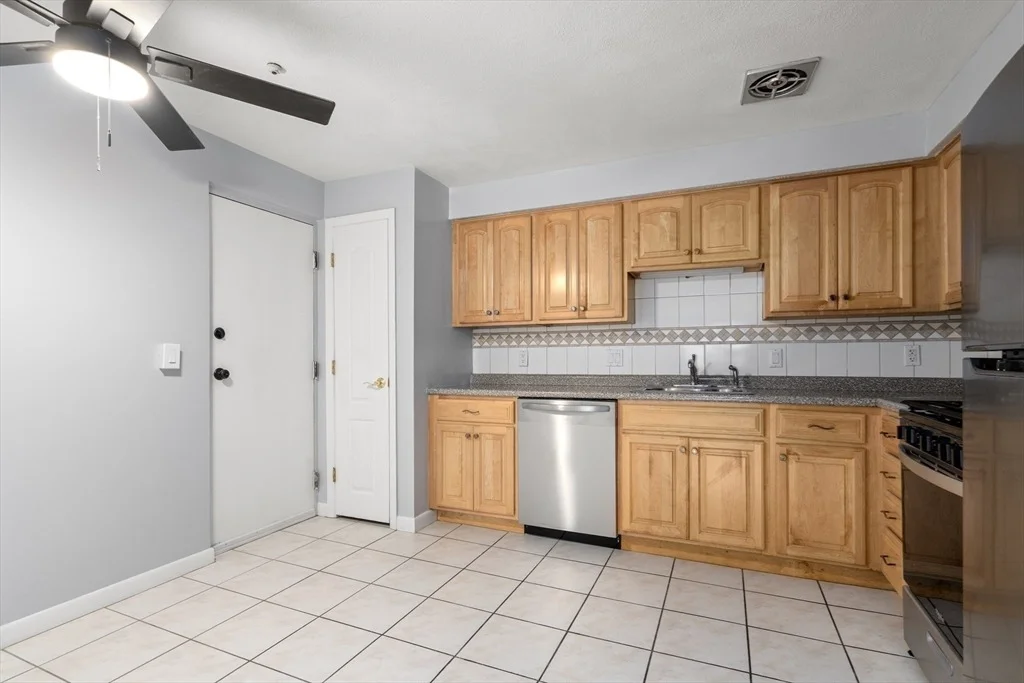 Photo of Unit 405 at 80 Walnut Street