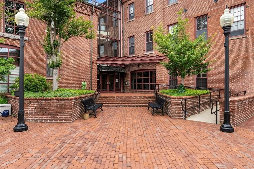 Photo of Unit 202 at 39 Millyard