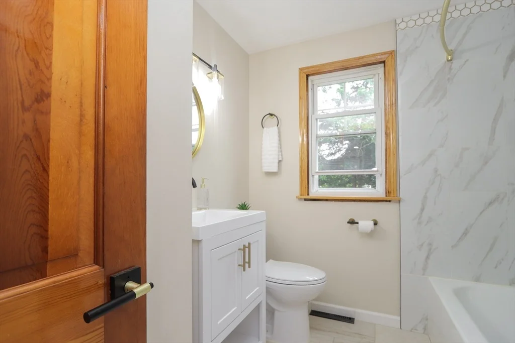 Photo of 127 Gelinas Dr