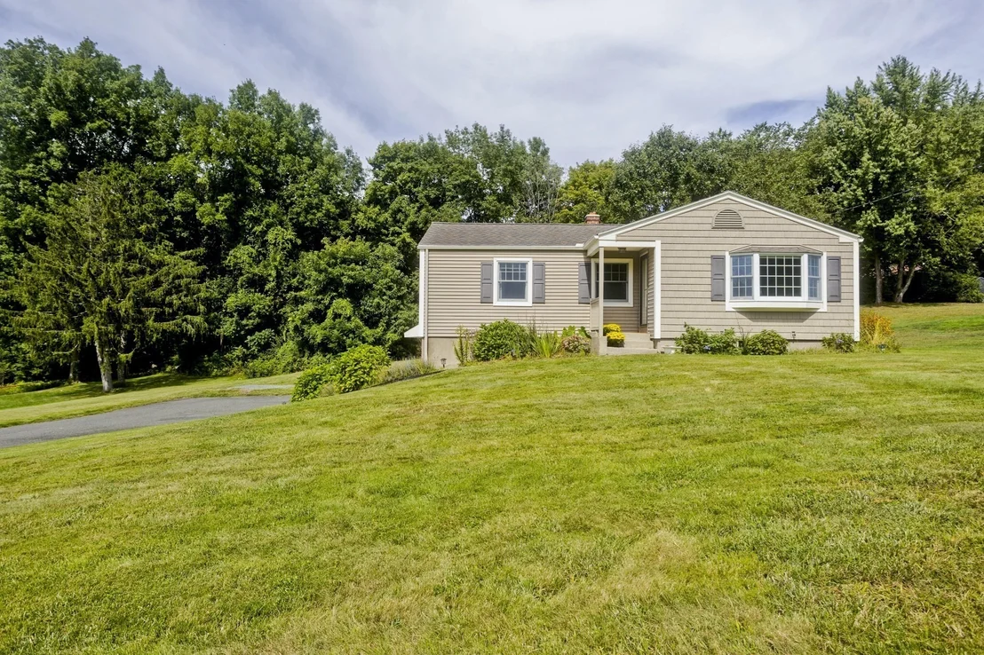 Photo of 14 Echo Valley Dr
