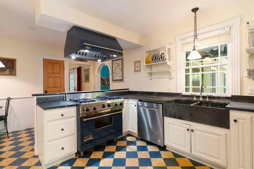 Photo of 244 Old Winchester Rd
