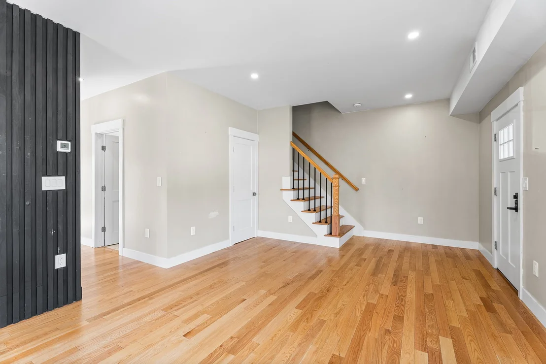 Photo of 32 Valmor St