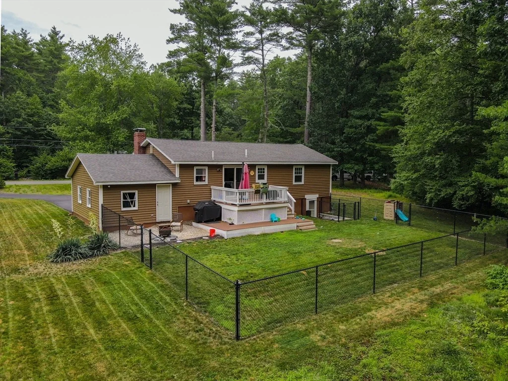 Photo of 142 Squannacook Rd