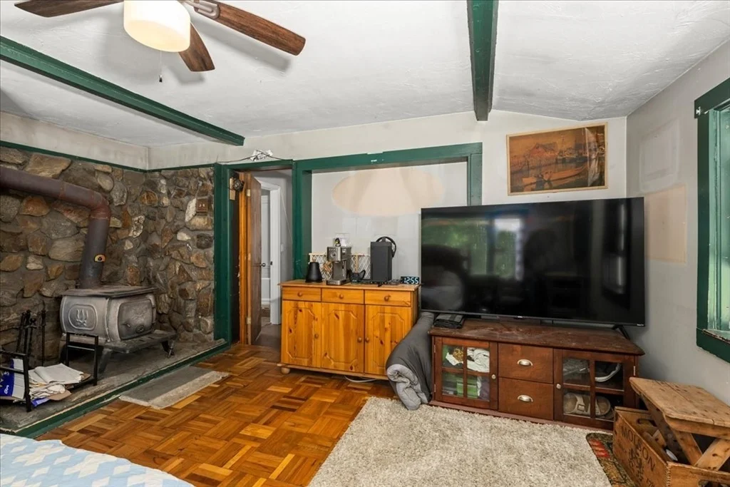 Photo of 237 Boston Rd