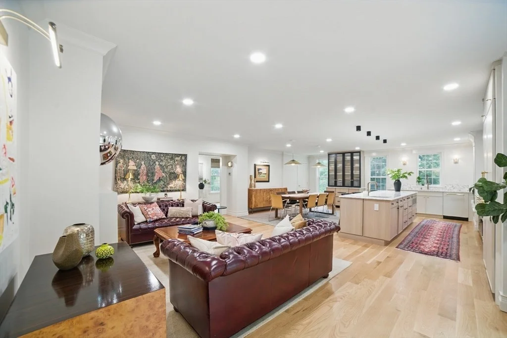 Photo of 98 Great Plain Ave