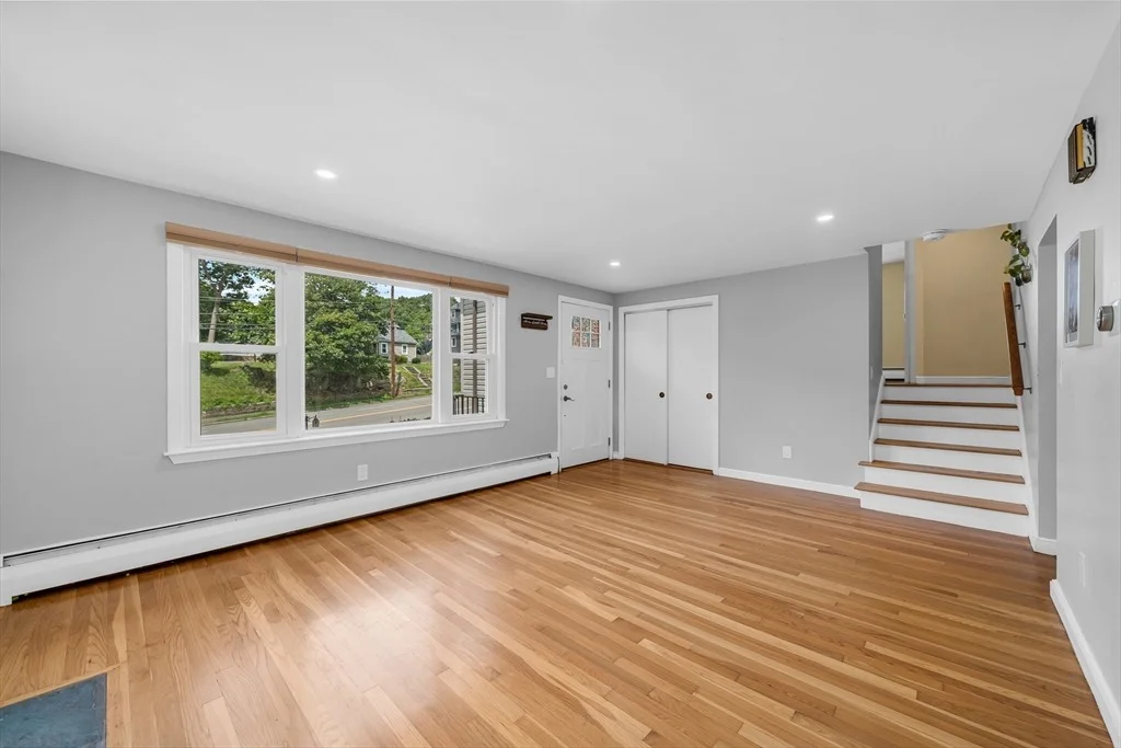 Photo of 566 Main St