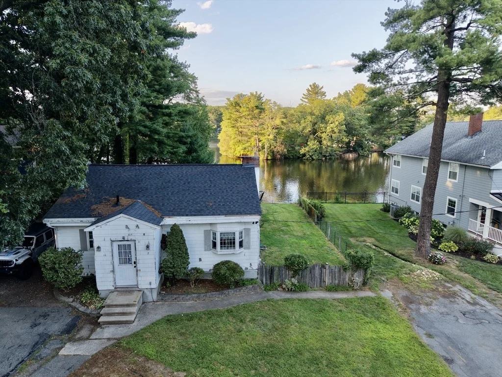 Photo of 2 Colonial Road