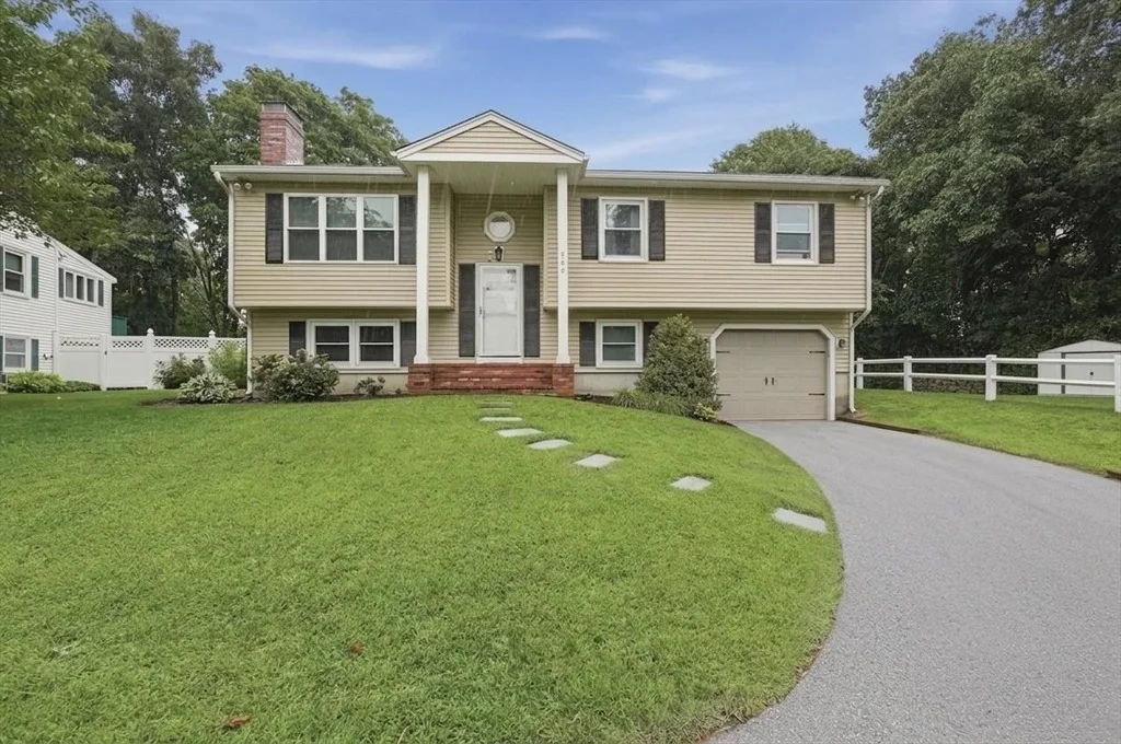 Photo of 568 Lantern Ln