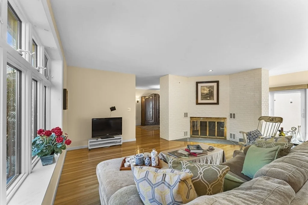 Photo of 84 Davison Dr.