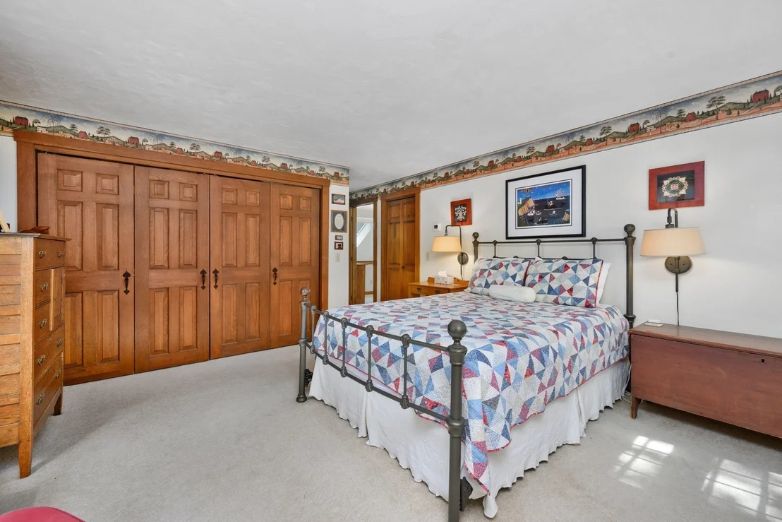 Photo of 8 Crestview Dr Ext