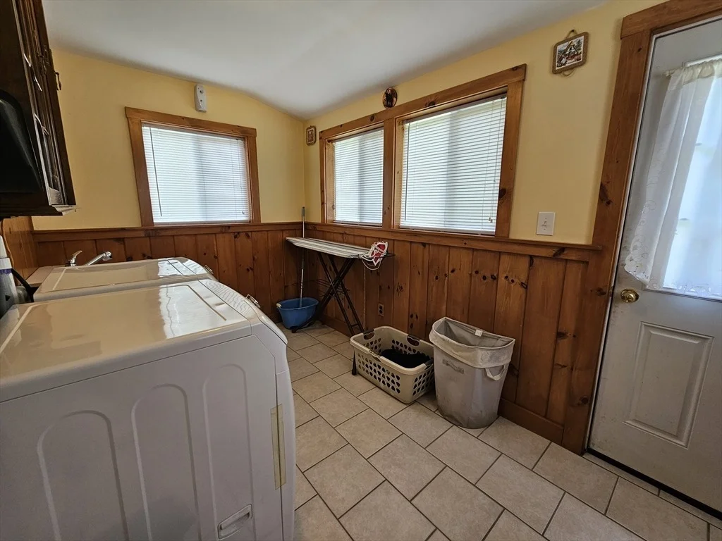 Photo of 461 River Rd