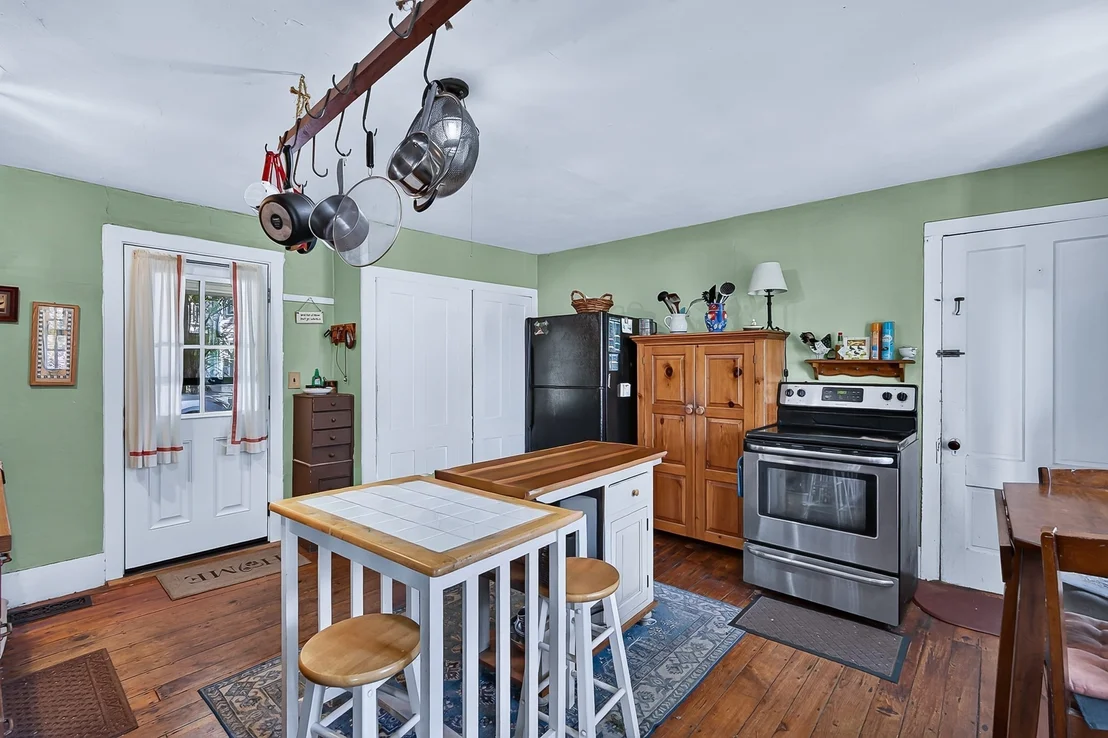 Photo of 260 Pleasant St