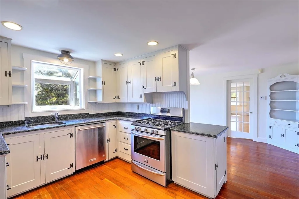 Photo of 1484 Drift Road