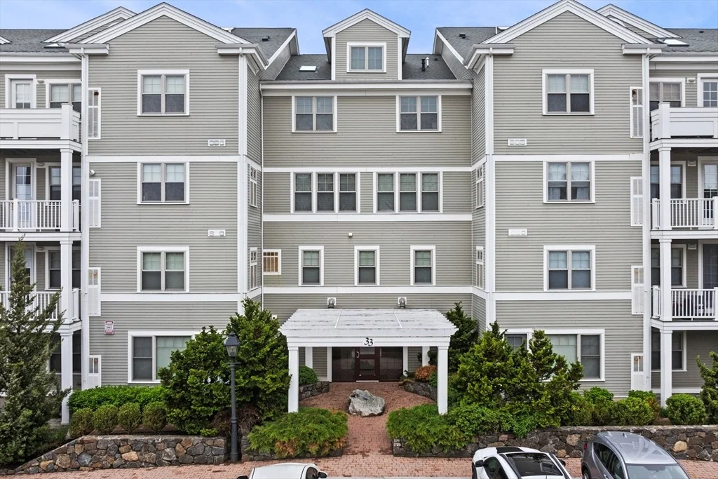 Photo of Unit 405 at 33 Intrepid Circle