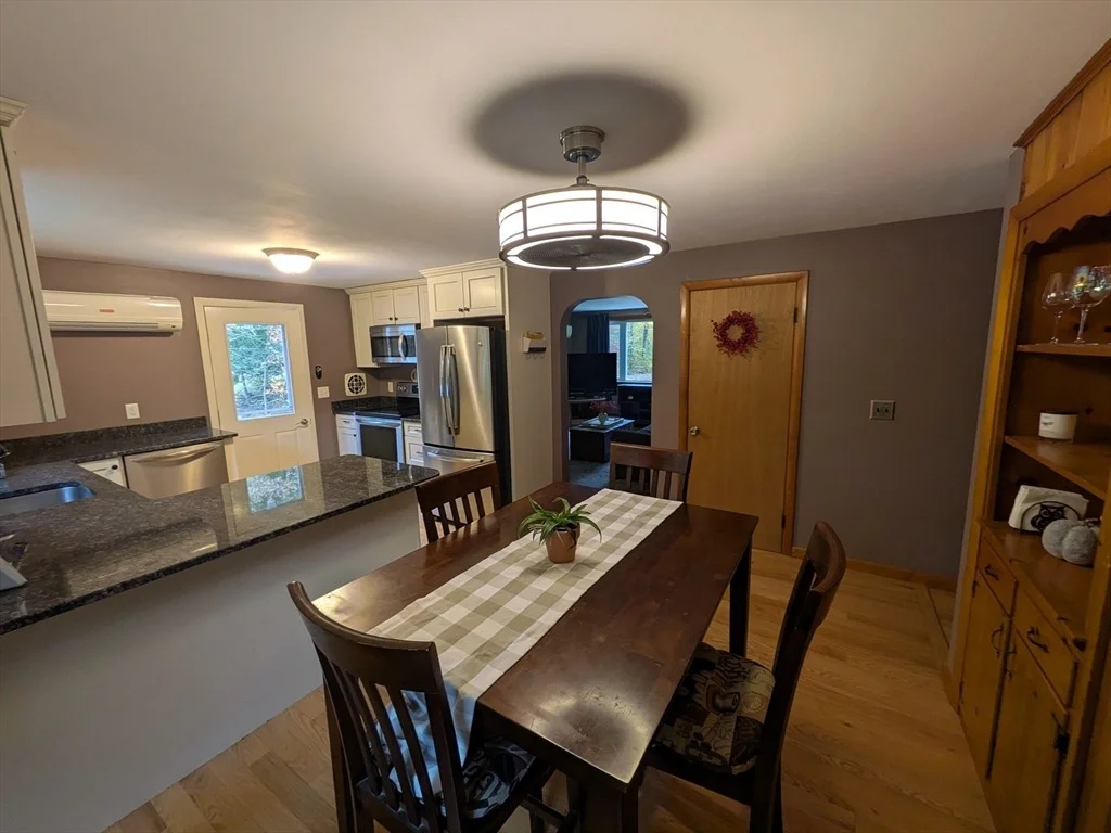 Photo of 293 Pike Ave