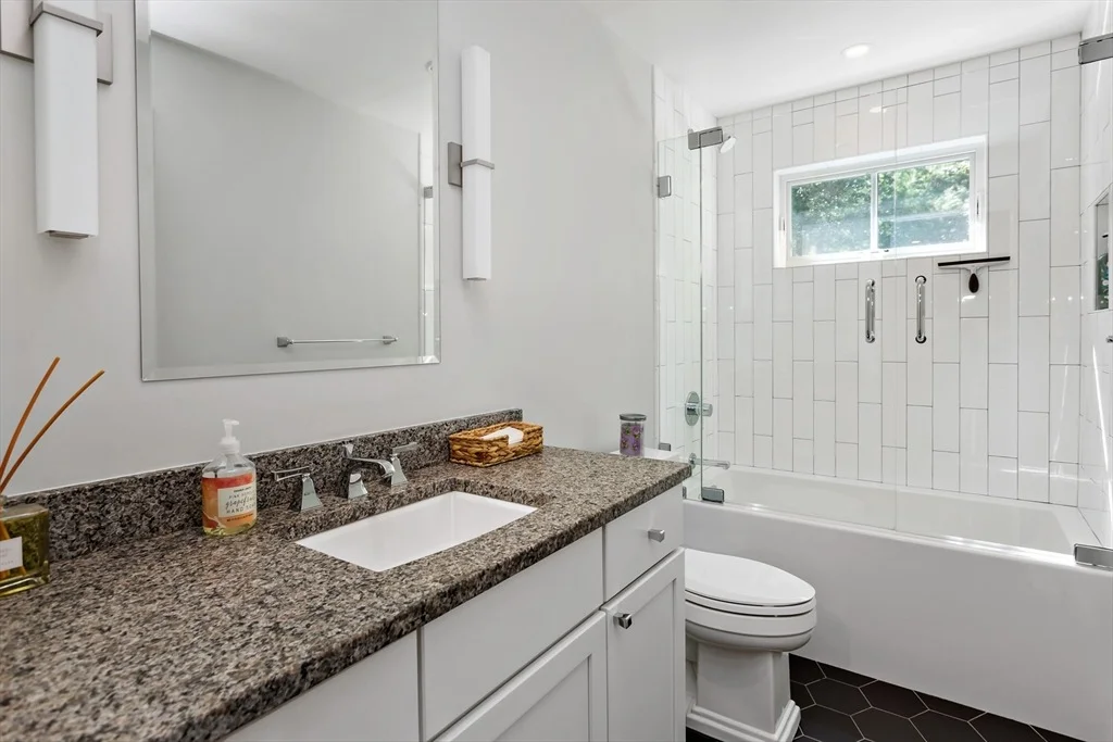 Photo of 564 Cotuit Bay Drive