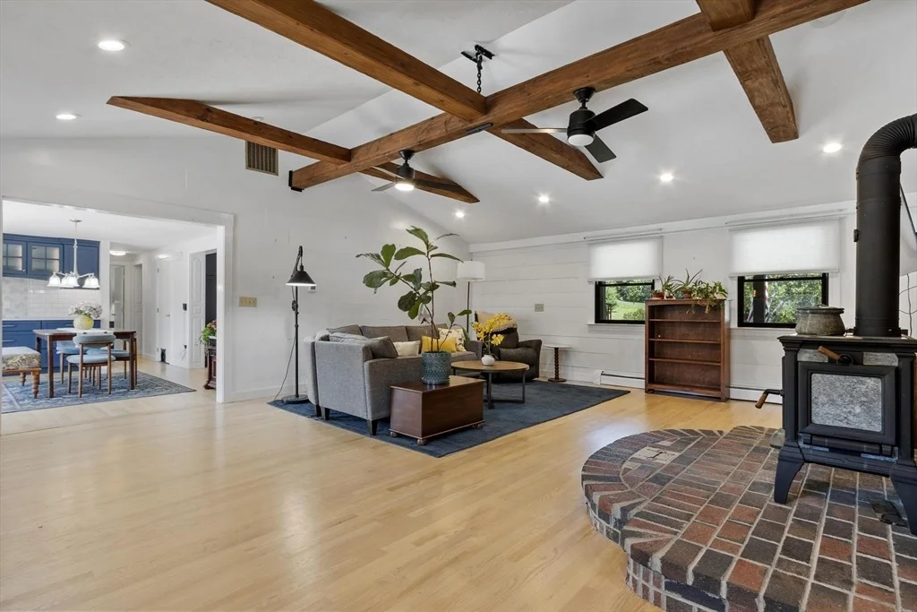 Photo of 467 Loring Road