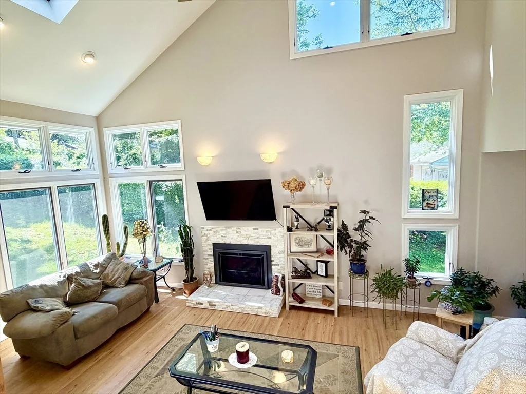 Photo of 11 Cove Dr