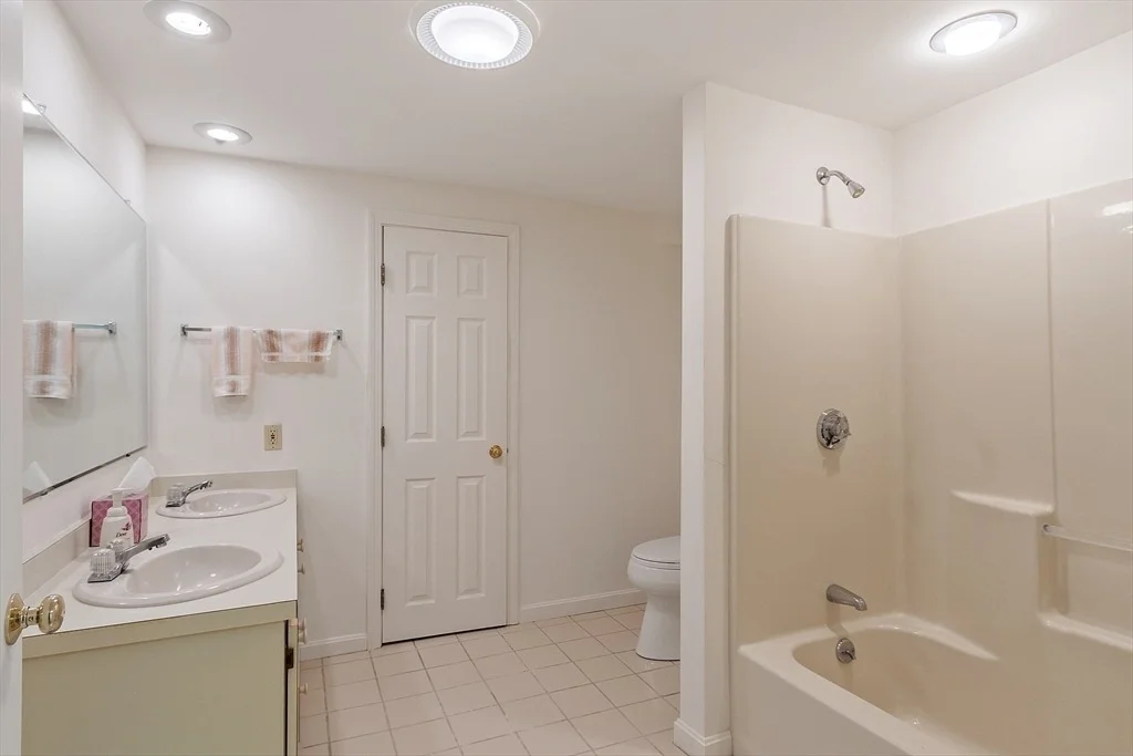 Photo of Unit 4004 at 4004 Brompton Circle