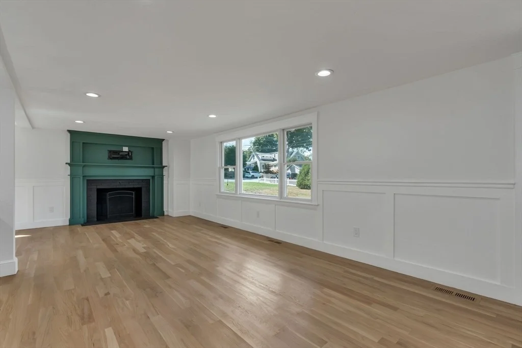 Photo of 10 Briggs Ln
