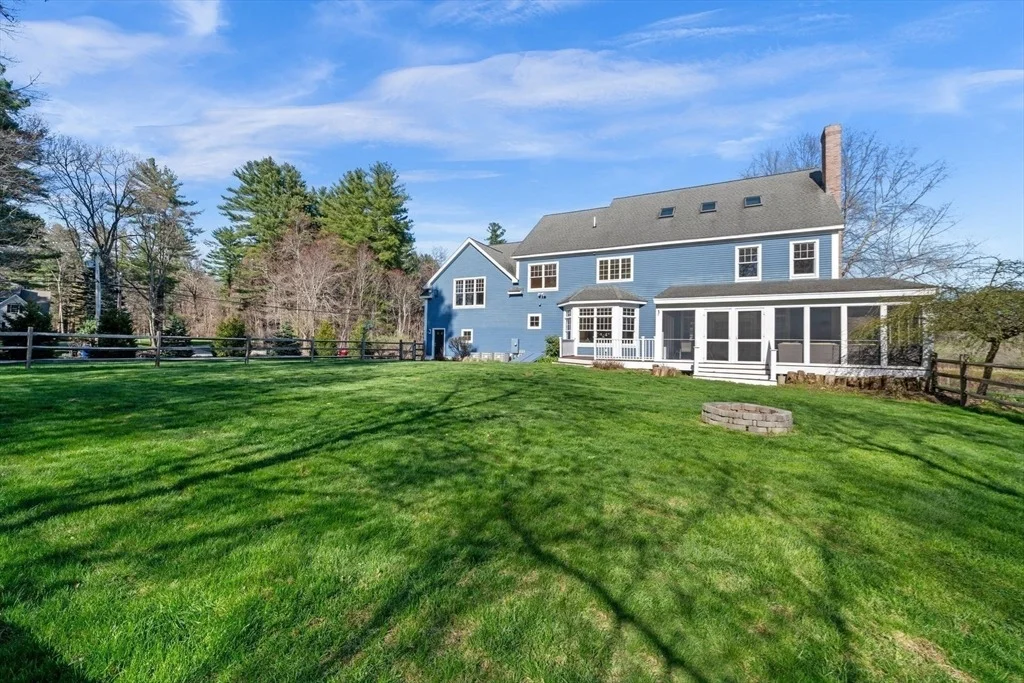 Photo of 102 River Rd