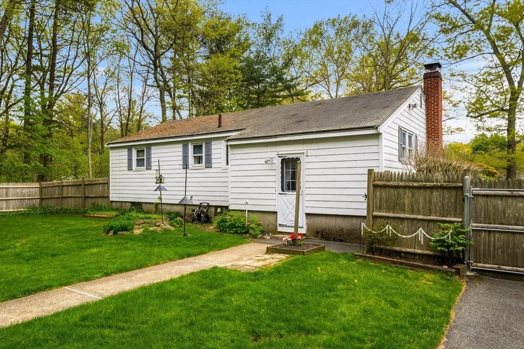 Photo of 11 Dadant Dr