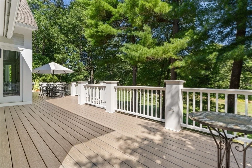 Photo of 10 Hawk Hill Ln