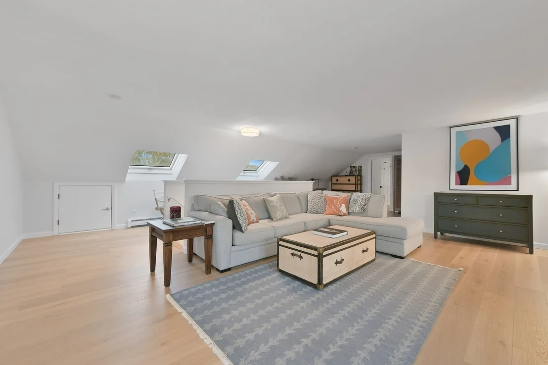 Photo of 7 Oxford Dr