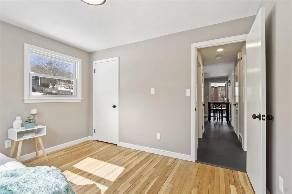 Photo of 6 Meadowbrook Dr