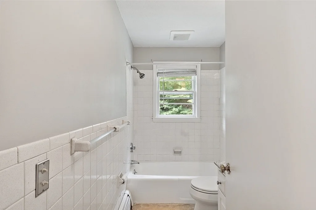 Photo of 374 Mill St Ext