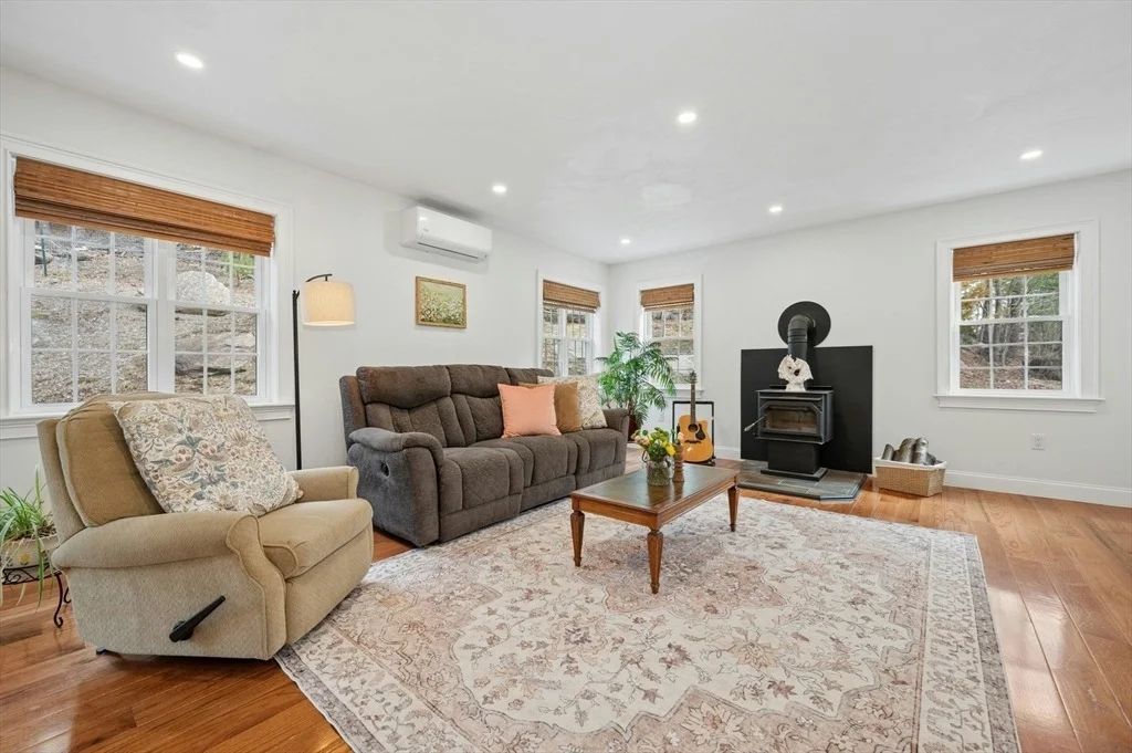 Photo of 171 Whitins Rd