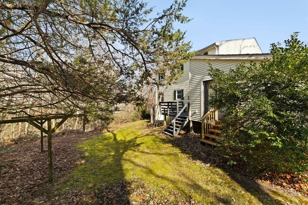 Photo of 14 Clay Pond Rd