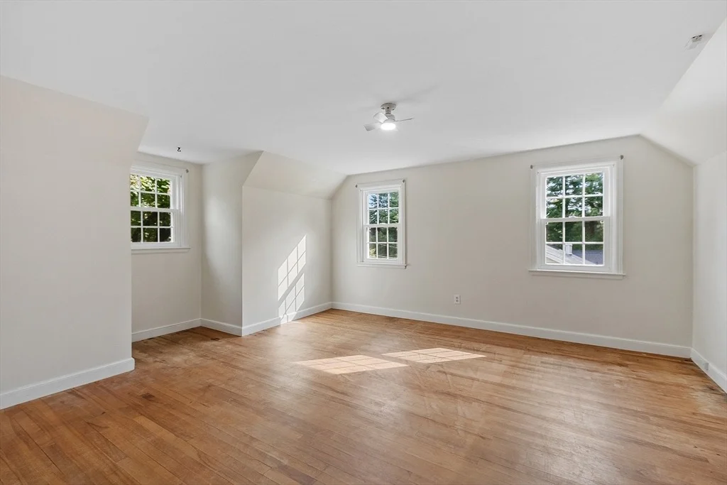 Photo of 31 Crestview Dr