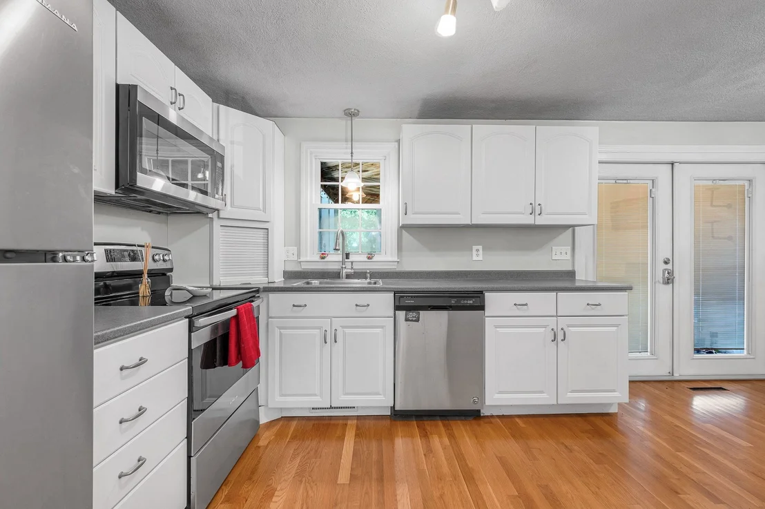 Photo of 7 Hickory Dr