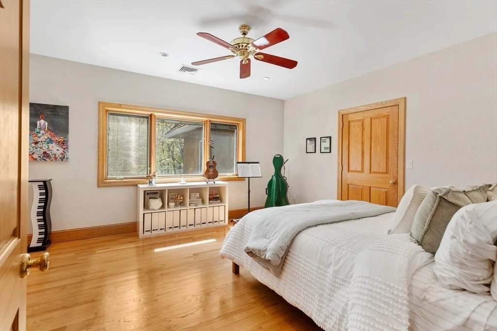 Photo of 16 Solomon Pierce Rd