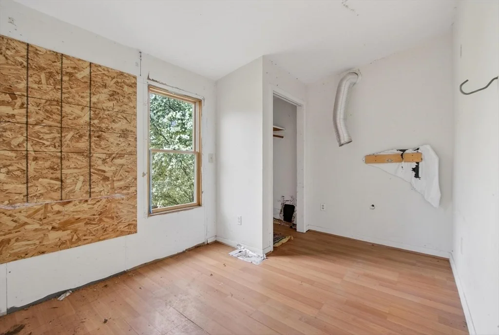 Photo of 1673 Petersham Rd